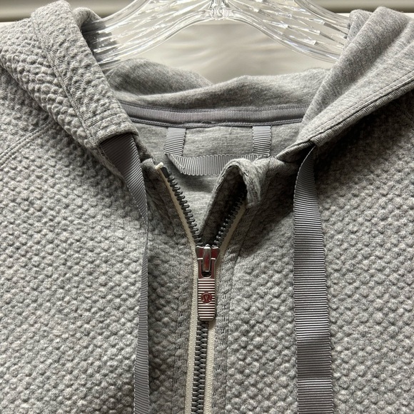 Lulu Lemon size 8 gray zip up - Picture 2 of 4